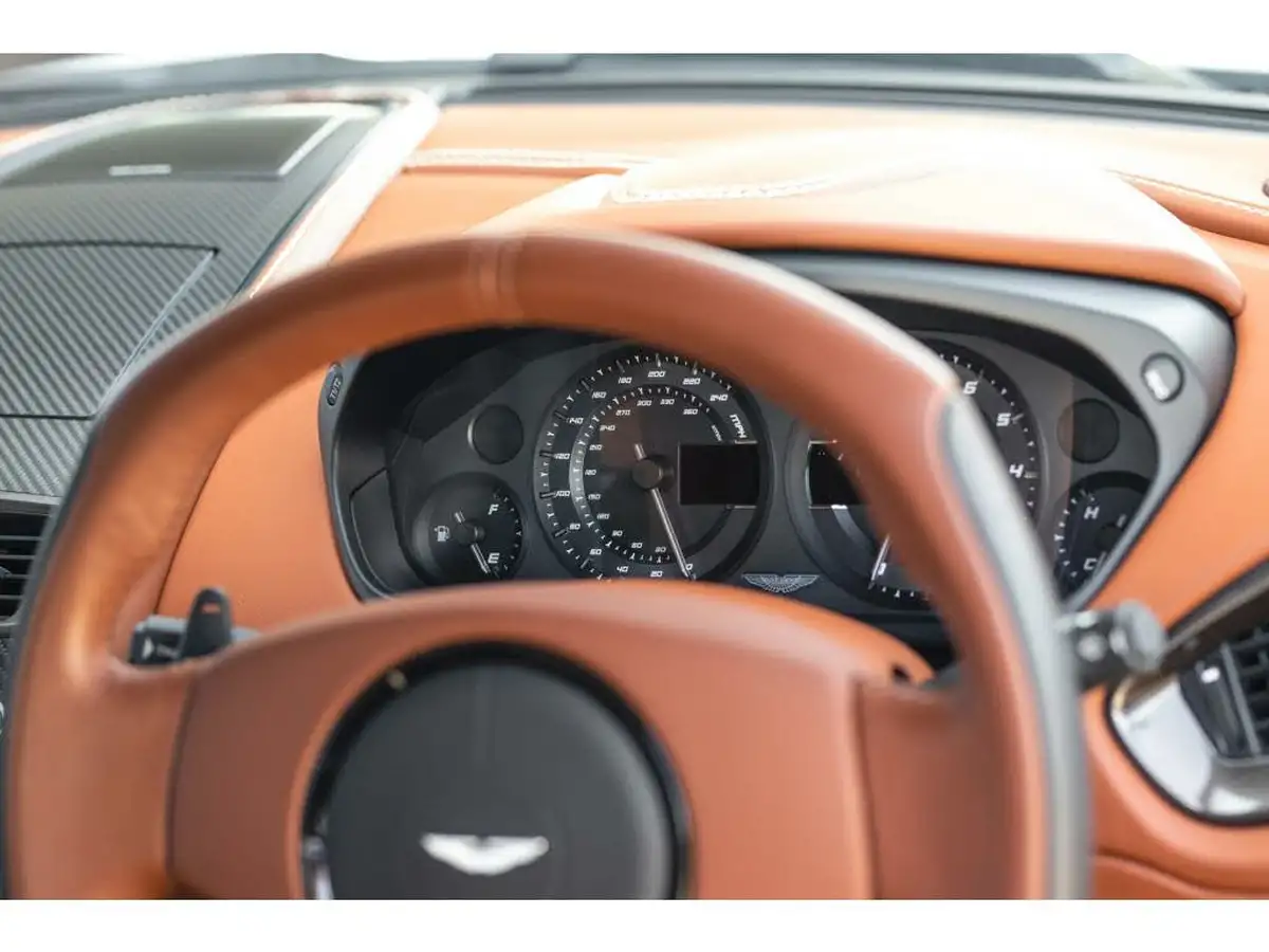 2018-aston-martin-vanquish-big-5