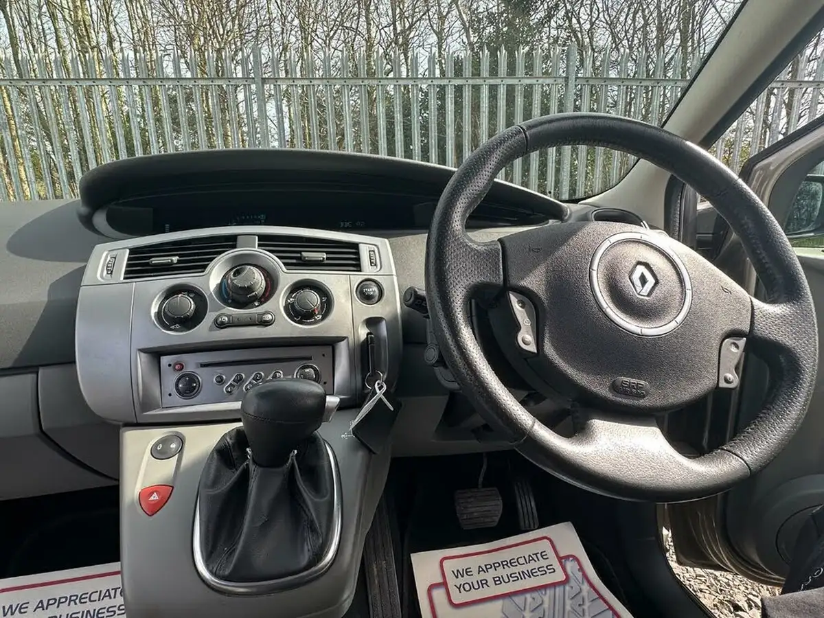 2009-renault-scenic-16-dynamique-111bhp-auto-big-20
