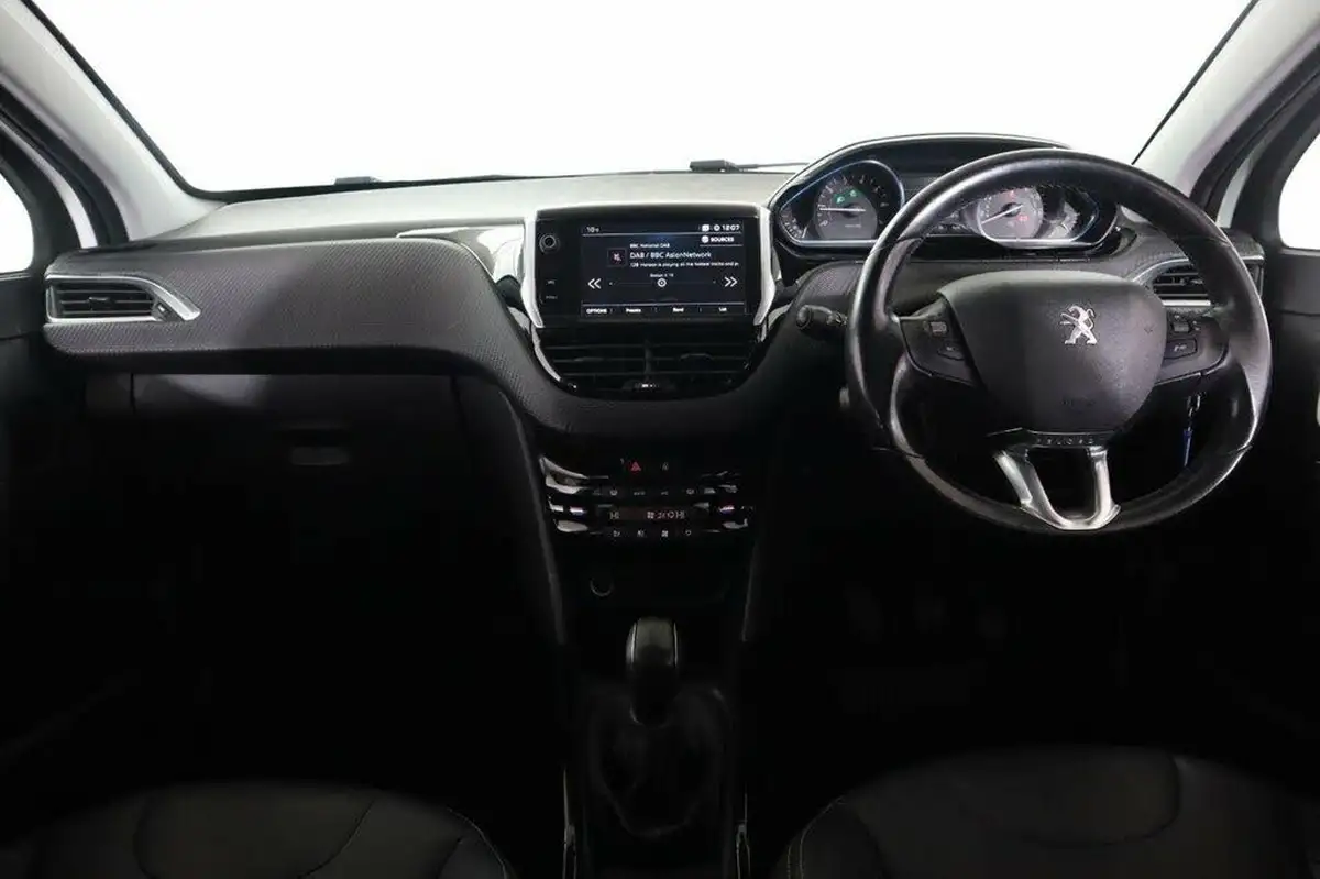 2018-peugeot-2008-suv-12-puretech-allure-premium-big-14