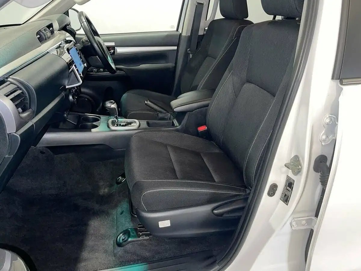 2021-toyota-hi-lux-24d-4d-icon-150hpeu6d-auto-big-14