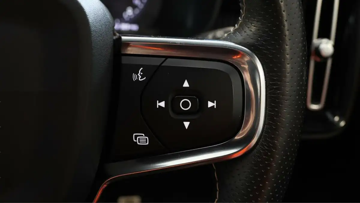 2020-volvo-xc40-15-t5-r-design-plug-in-hybrid-big-23