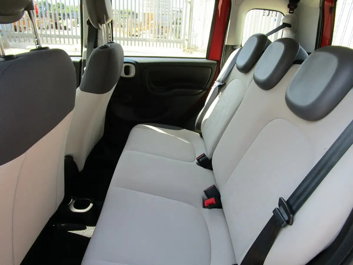 2012-fiat-panda-09-lounge-big-10
