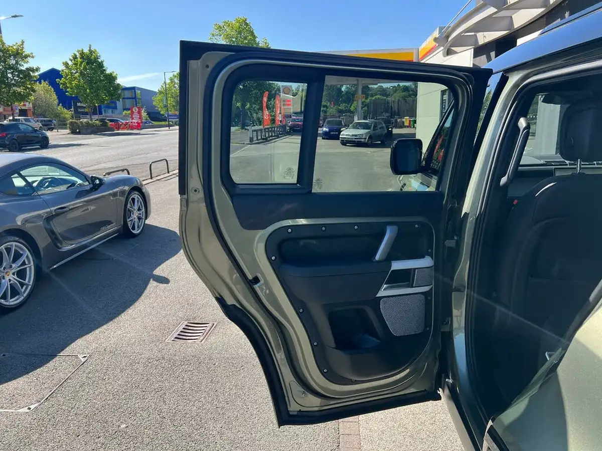 2023-land-rover-130-defender-30-p300-x-dynamic-hse-big-68
