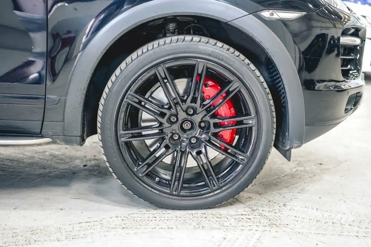 2011-porsche-cayenne-48-turbo-500bhp-awd-auto-big-3