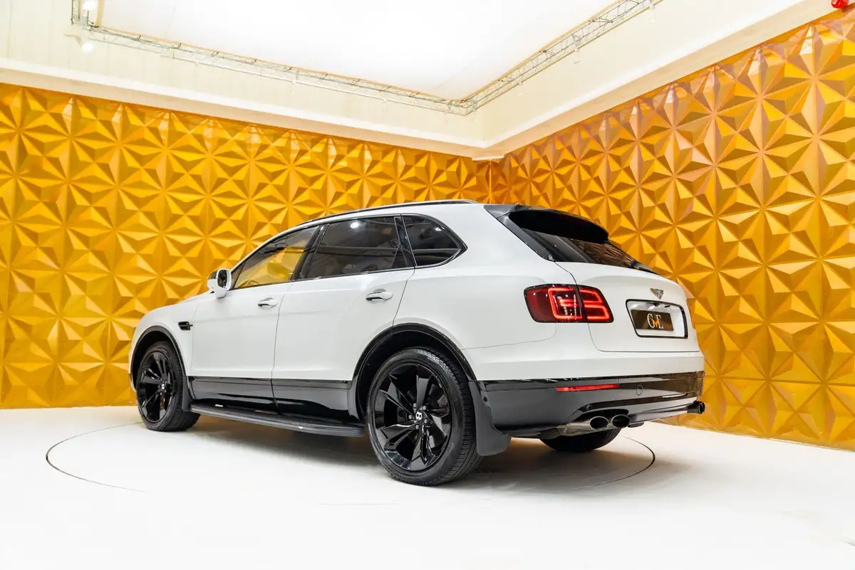 2018-bentley-bentayga-60-w12-big-30