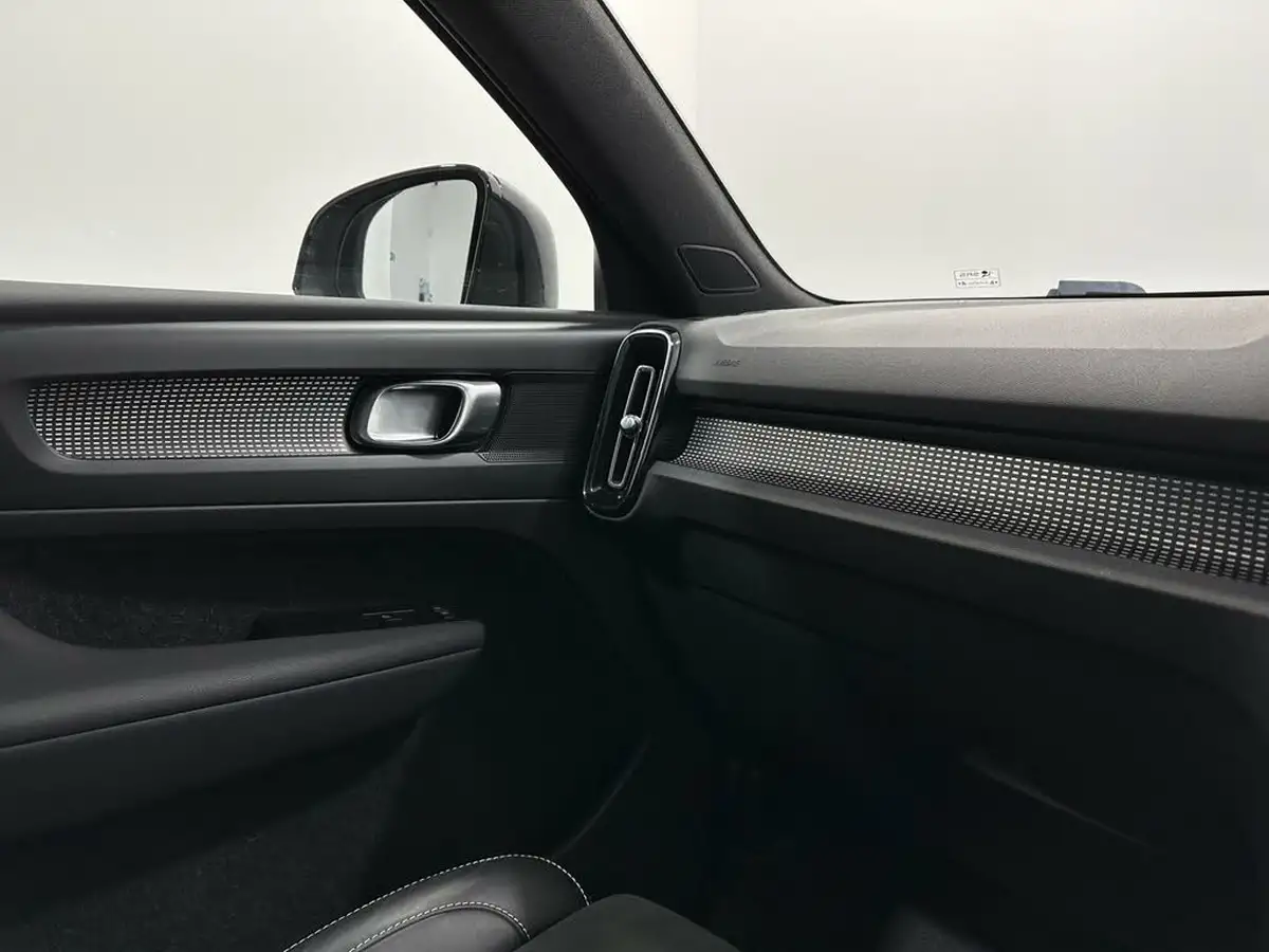 2021-volvo-xc40-15-t4-r-design-211bhp-big-21