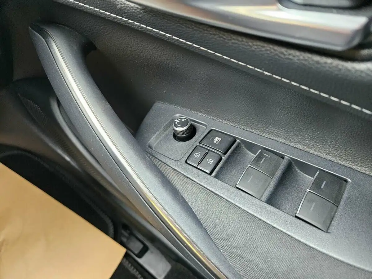 2020-toyota-corolla-18-vvt-i-icon-spare-wheel-hatchback-5d-big-17