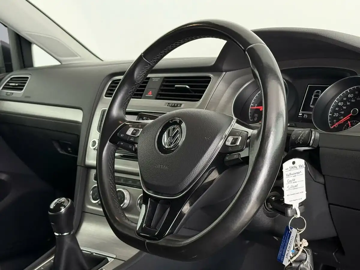 2014-volkswagen-golf-16tdi-se-ss-hatchback-5d-big-14