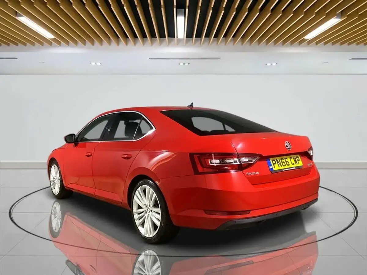 2016-skoda-superb-20tdi-se-l-executive-hatchback-dsg-big-6