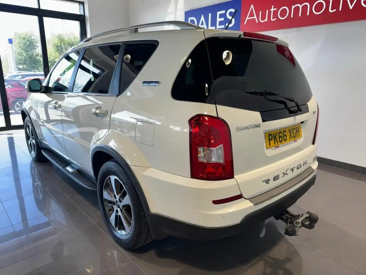 2016-kgm-ssangyong-rexton-w-22td-ex-t-tronic-big-9