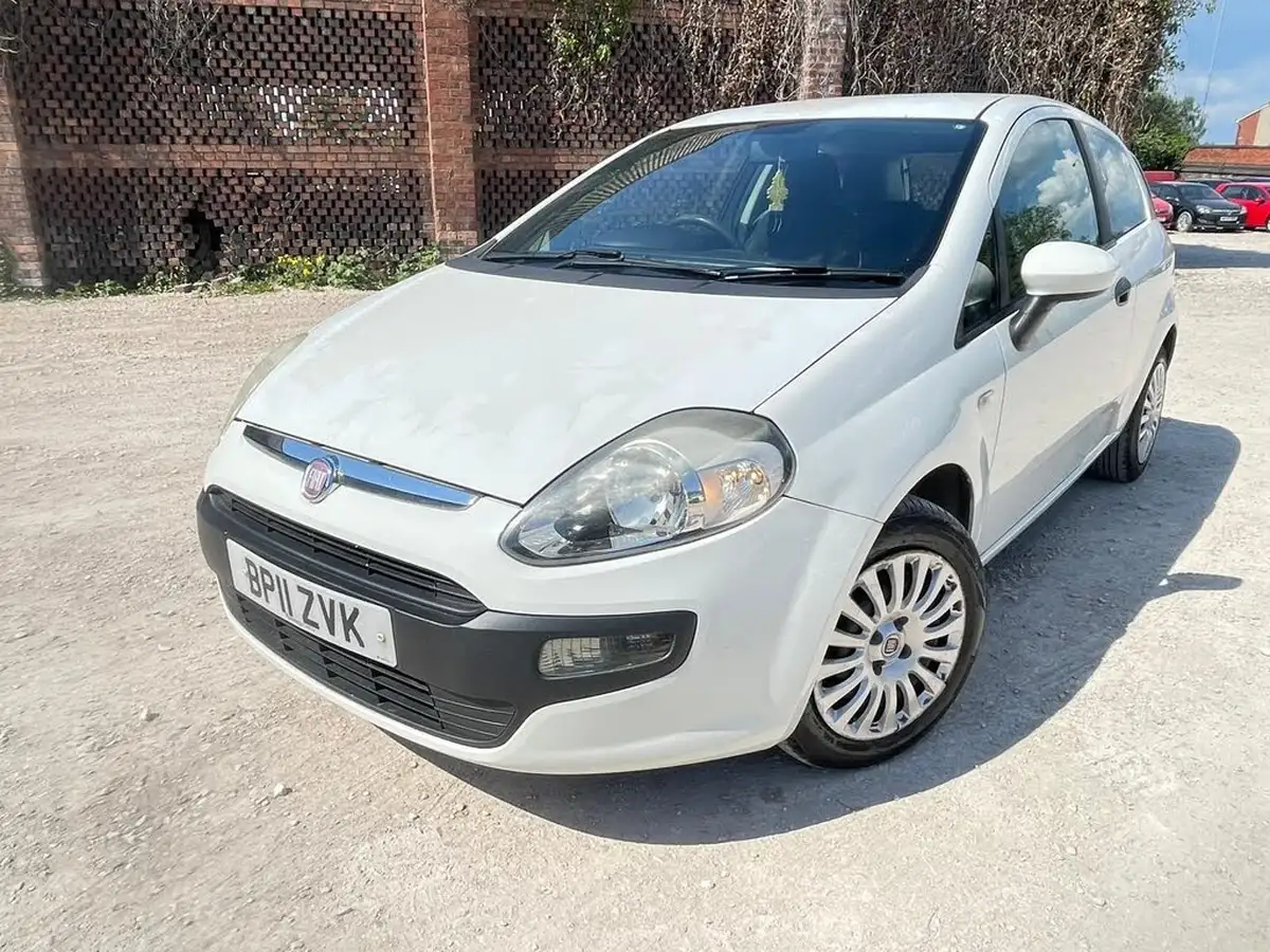 2011-fiat-punto-evo-12-active-3d-big-12