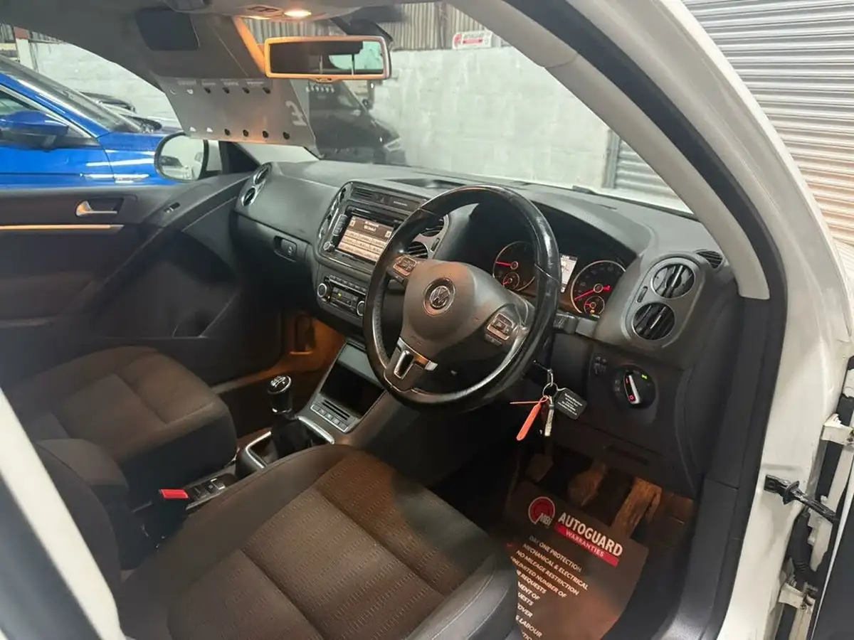 2012-volkswagen-tiguan-20td-se-140ps-4wd-big-13