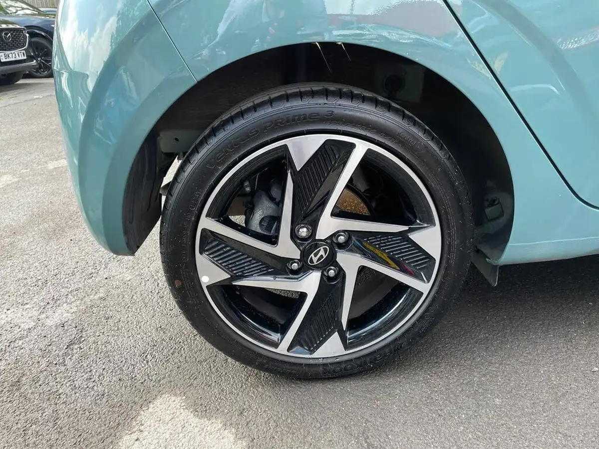 2024-hyundai-i10-12-premium-79ps-auto-big-8