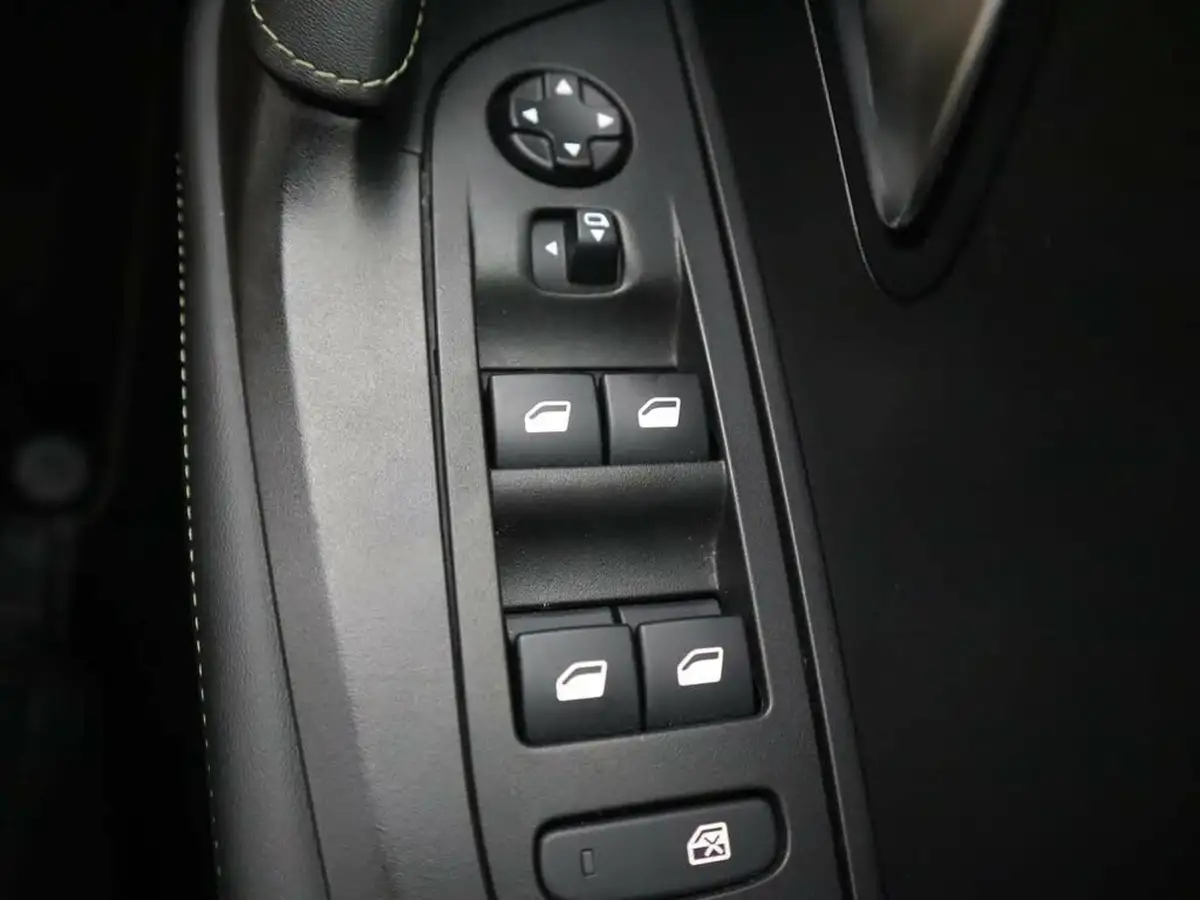 2021-peugeot-2008-suv-12-puretech-gt-premium-130bhp-eat8-big-38