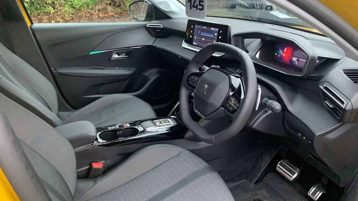 2023-peugeot-208-12-puretech-allure-premium-130ps-eat8-big-10