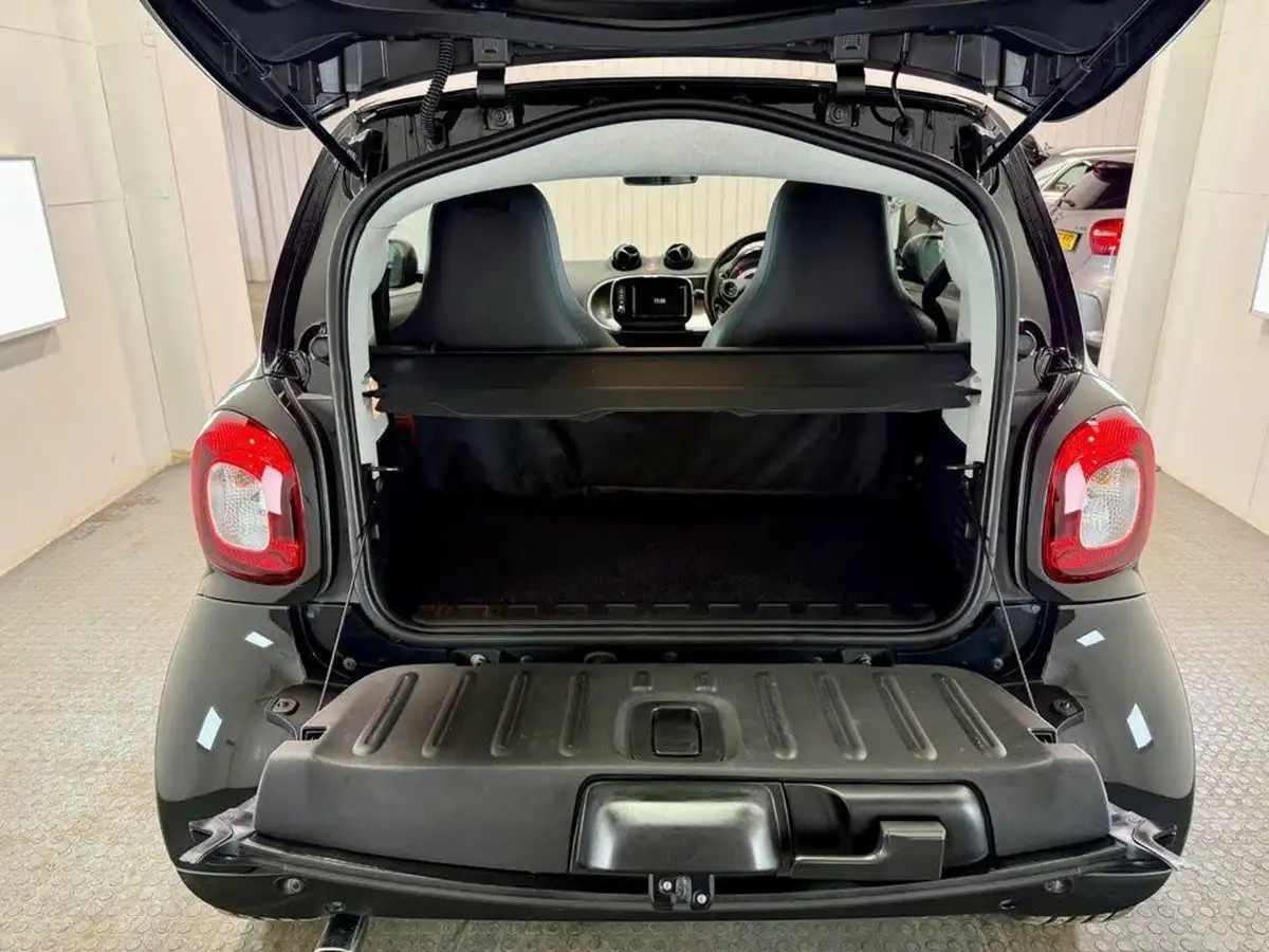 2016-smart-fortwo-09-edition-black-twinamic-big-20