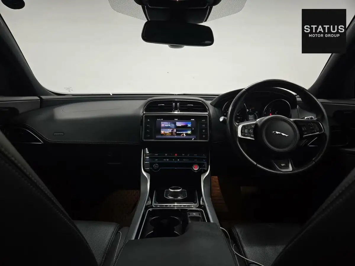 2017-jaguar-xe-20d-r-sport-240ps-awd-ss-1998cc-auto-big-10
