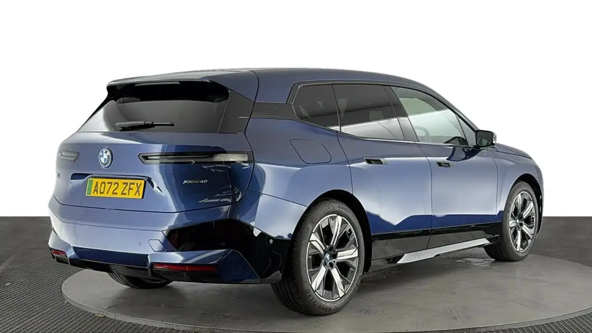 2022-bmw-ix-e-xdrive-40-m-sport-edition-big-3
