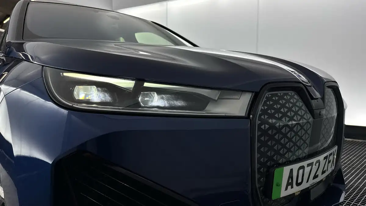 2022-bmw-ix-e-xdrive-40-m-sport-edition-big-27