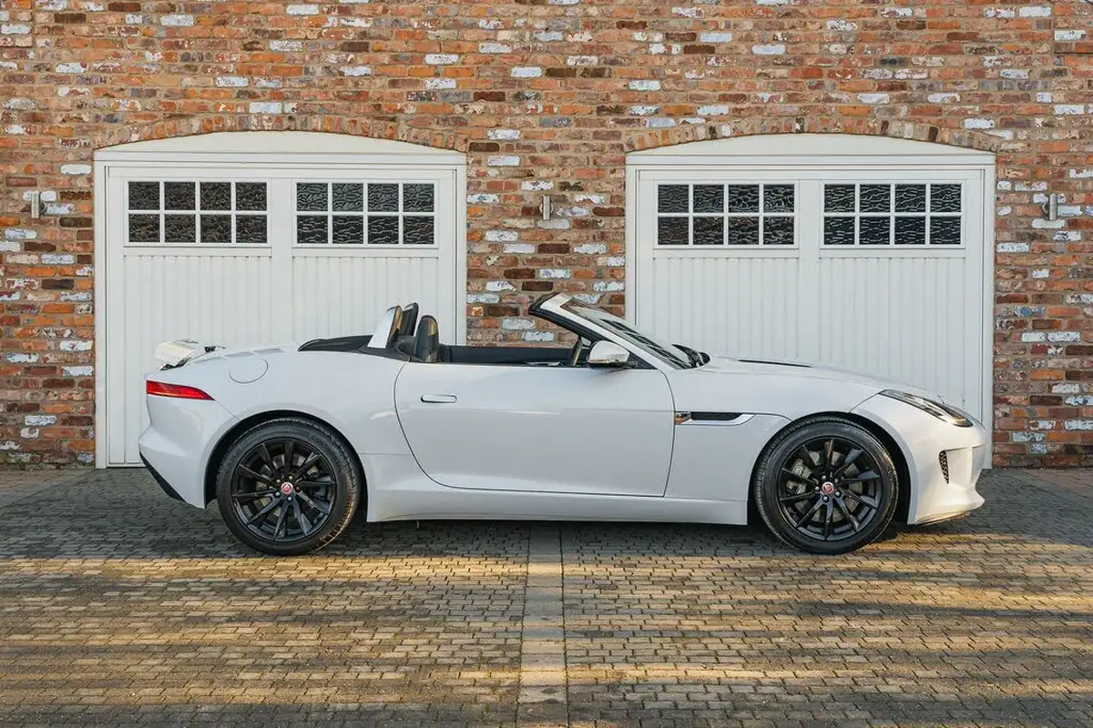 2015-jaguar-f-type-30-convertible-quickshift-big-23