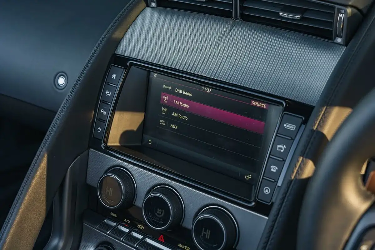 2015-jaguar-f-type-30-convertible-quickshift-big-47