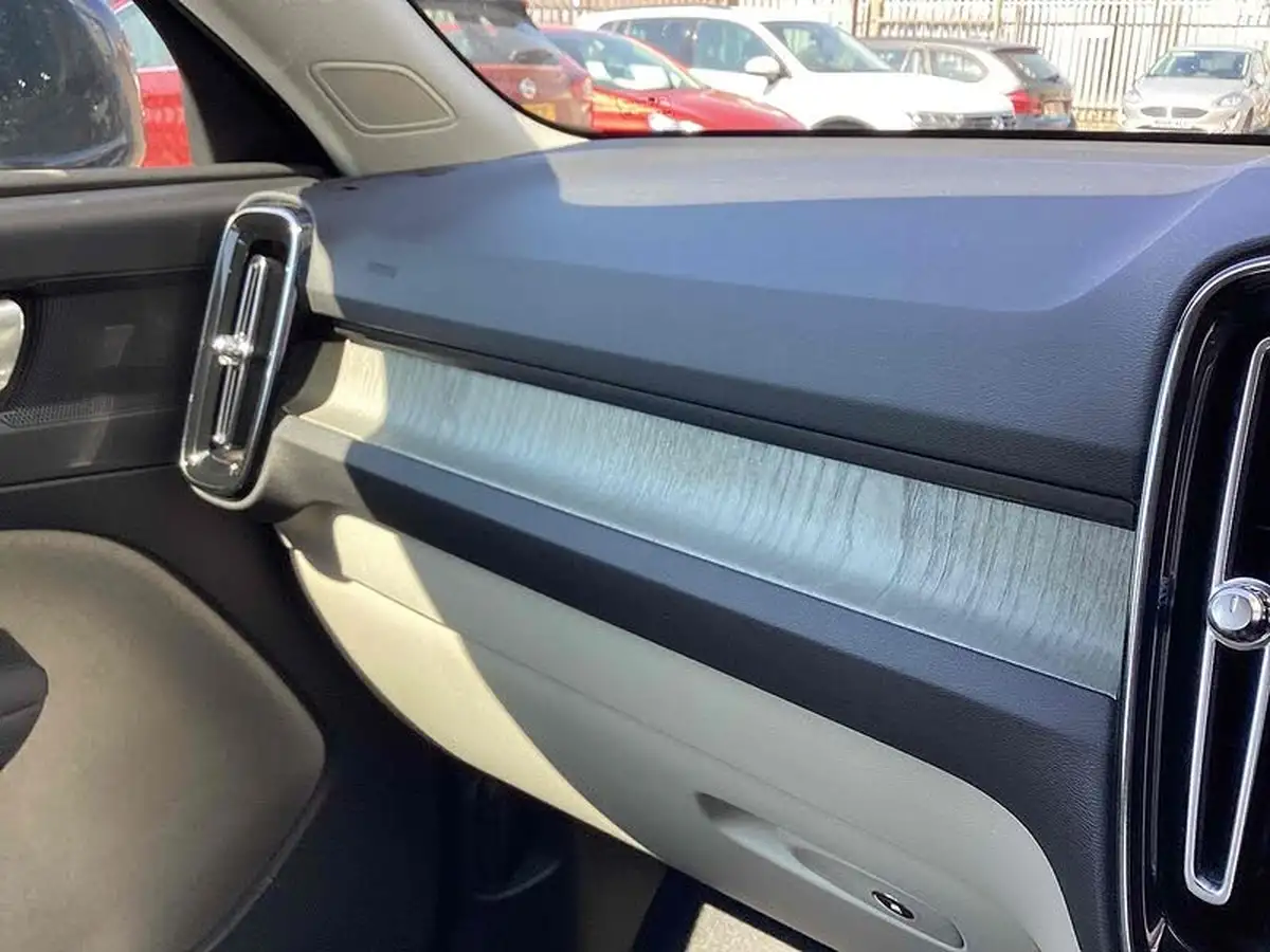 2019-volvo-xc40-20-t4-inscription-big-22