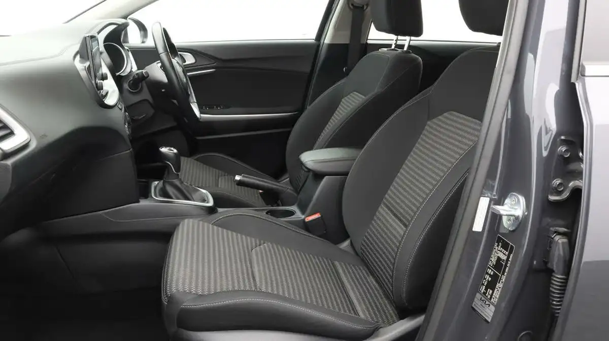 2021-kia-ceed-10-t-gdi-2-hatchback-big-13