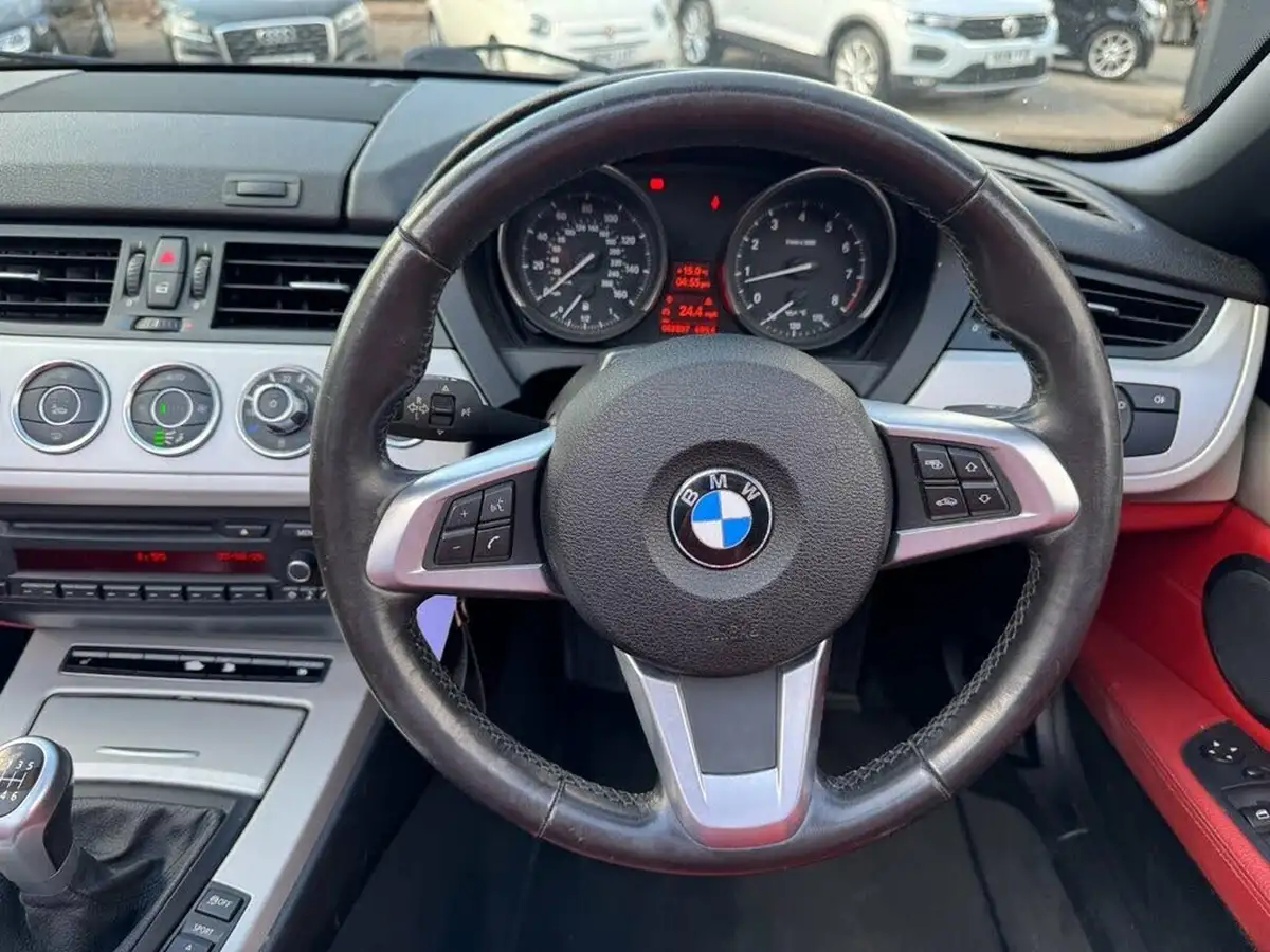 2011-bmw-z4-big-15