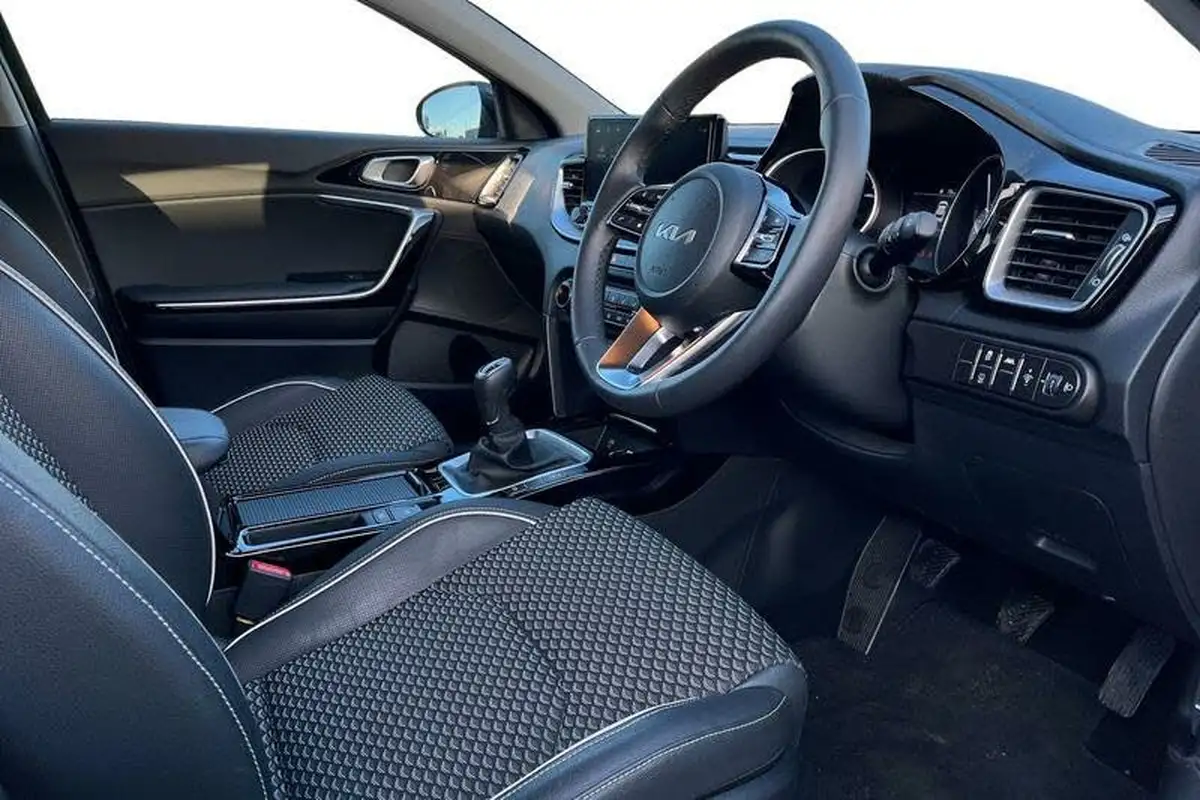 2024-kia-xceed-15-t-gdi-3-big-8