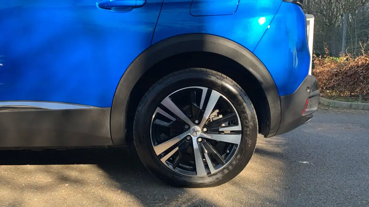 2022-peugeot-3008-suv-16-puretech-gt-premium-300bhp-4wd-hybrid4-e-eat8-big-14
