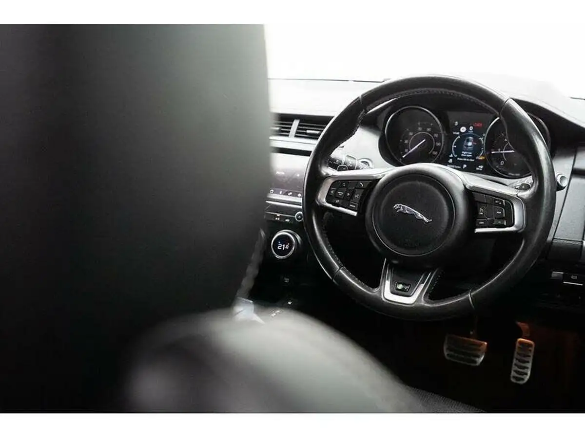 2019-jaguar-e-pace-20-i4d-r-dynamic-se-240ps-awd-auto-big-35