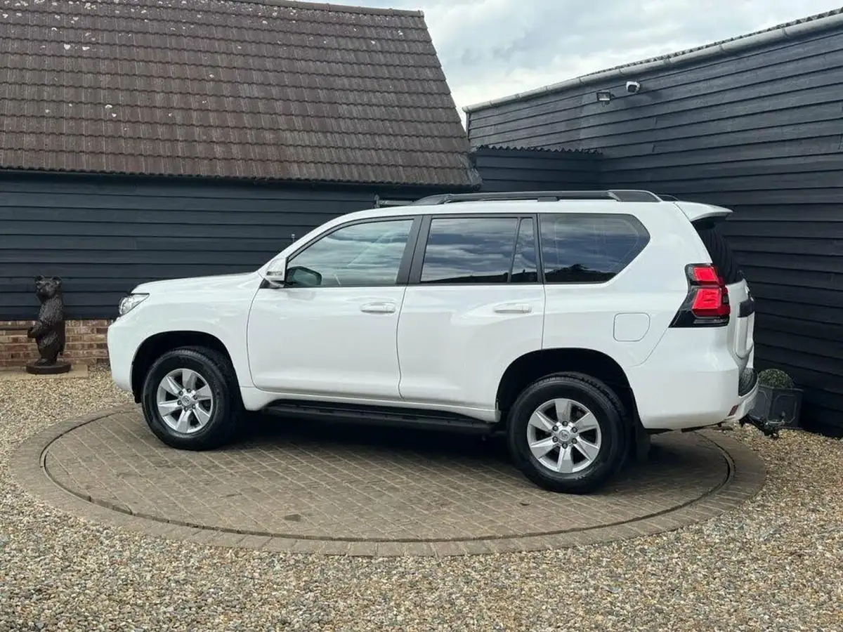 2021-toyota-land-cruiser-28d-4d-active-7st-navi-big-28