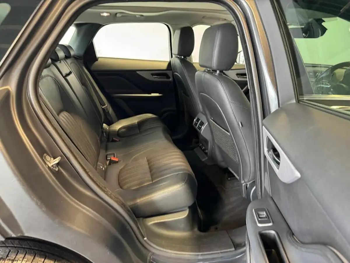 2018-jaguar-f-pace-30td-portfolio-awd-big-28