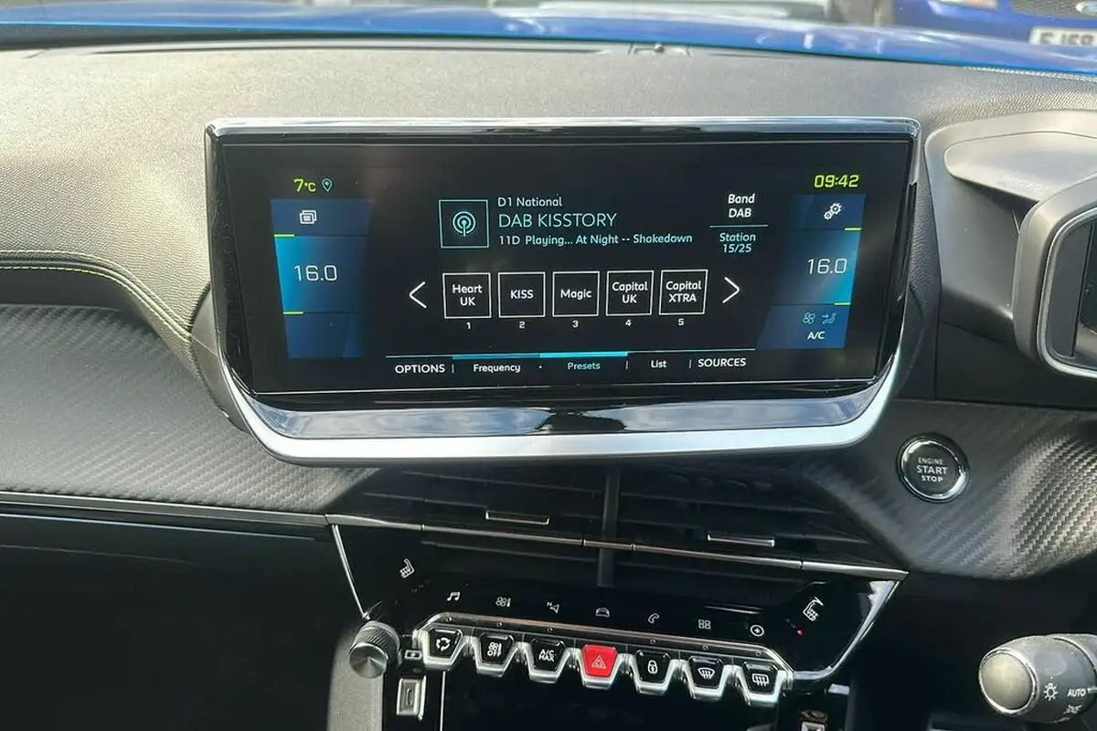 2021-peugeot-2008-suv-e-gt-big-24