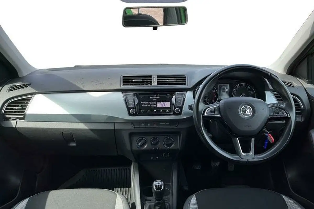 2016-skoda-fabia-12-tsi-colour-edition-big-9