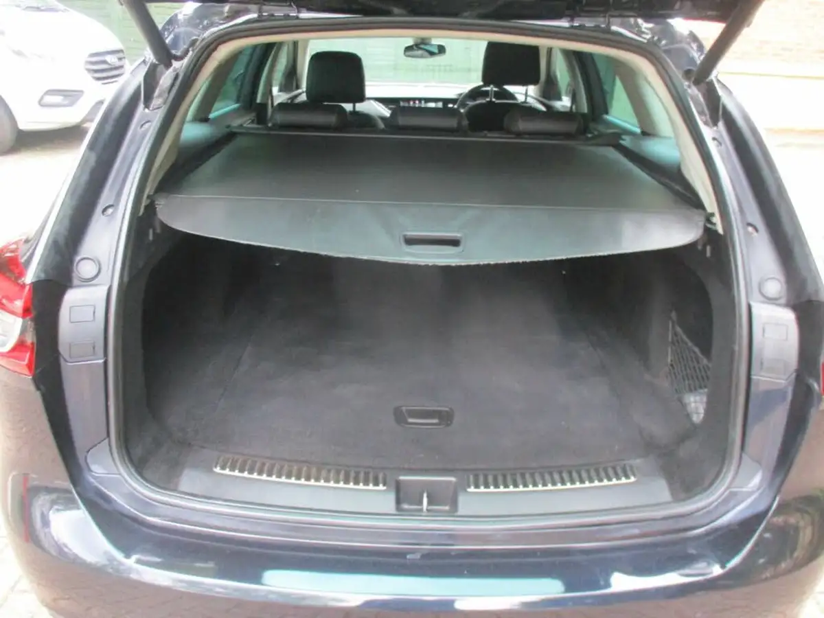 2018-vauxhall-insignia-sports-tourer-15-turbo-sri-big-24