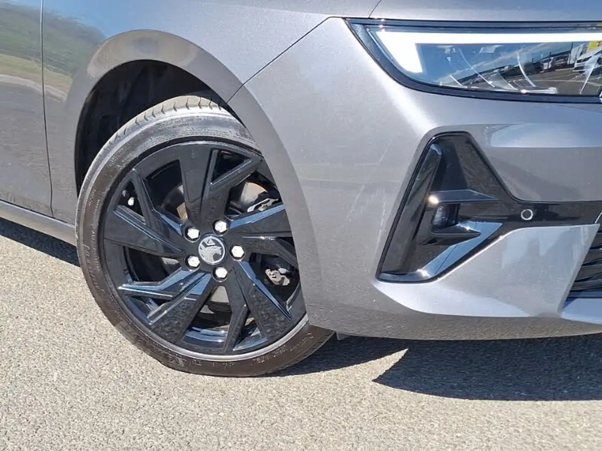 2023-vauxhall-astra-12-turbo-gs-sport-tourer-big-8