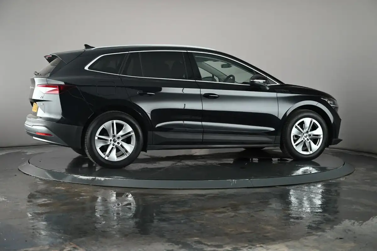 2023-skoda-enyaq-e-80-82-kwh-station-wagon-big-27