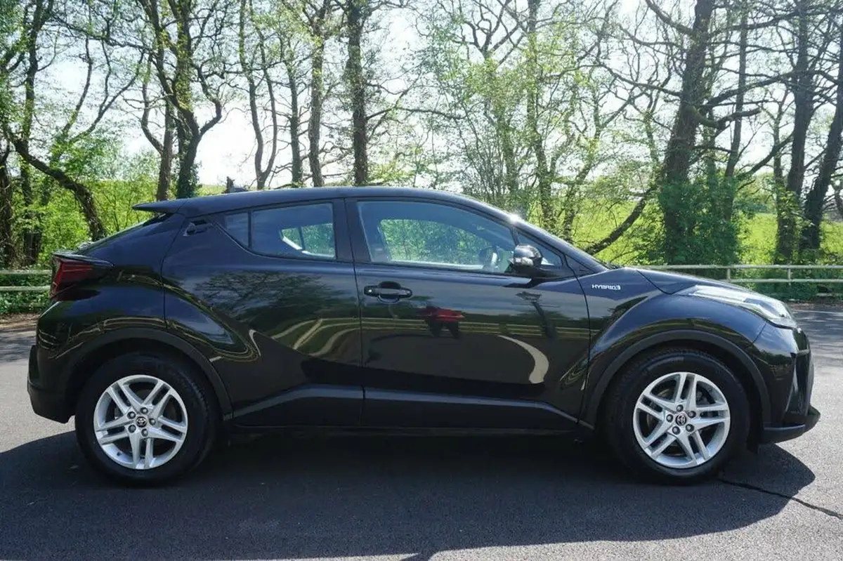 2022-toyota-c-hr-18-vvt-i-icon-big-12