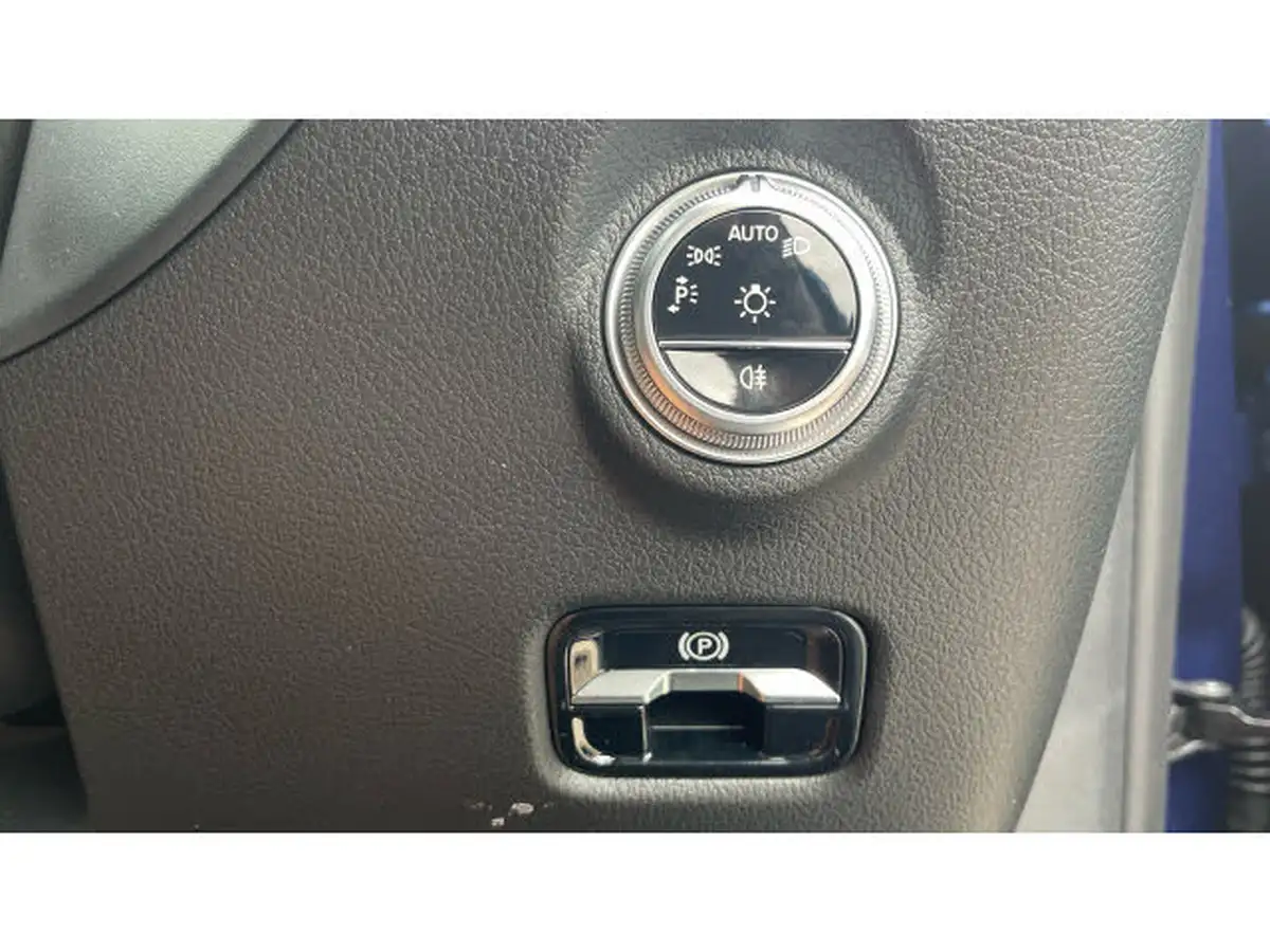 2024-mercedes-benz-c-class-20-c300e-amg-line-big-37