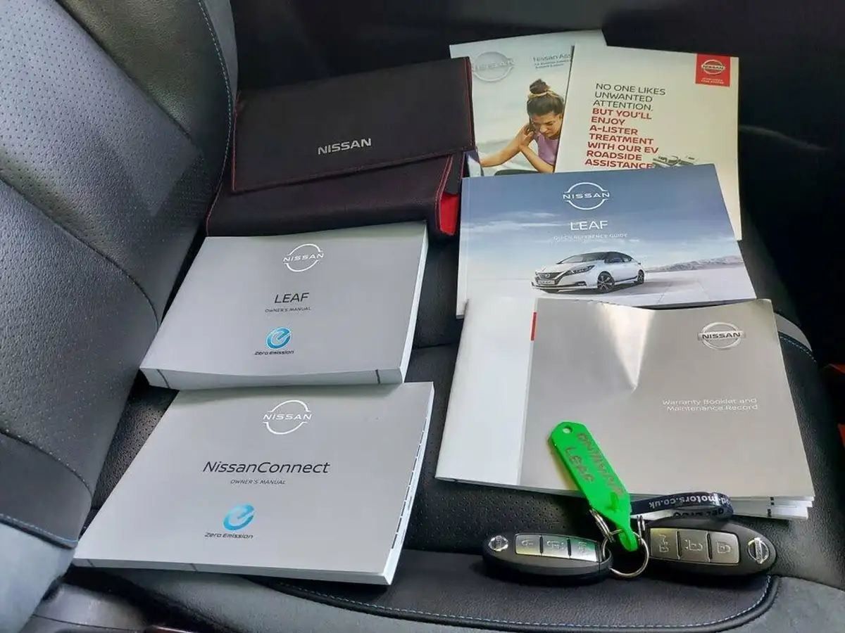 2021-nissan-leaf-e-tekna-big-46