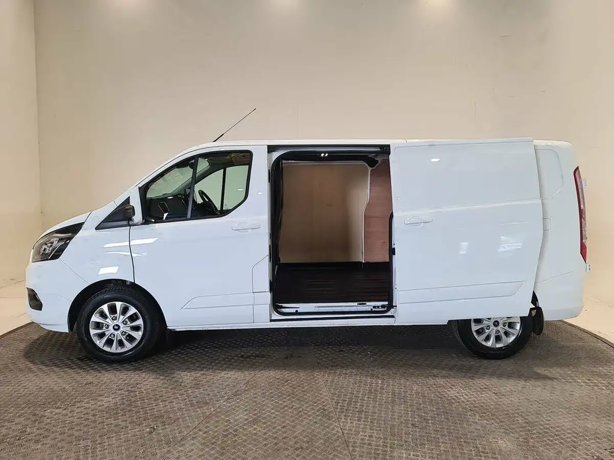 2023-ford-transit-custom-big-4