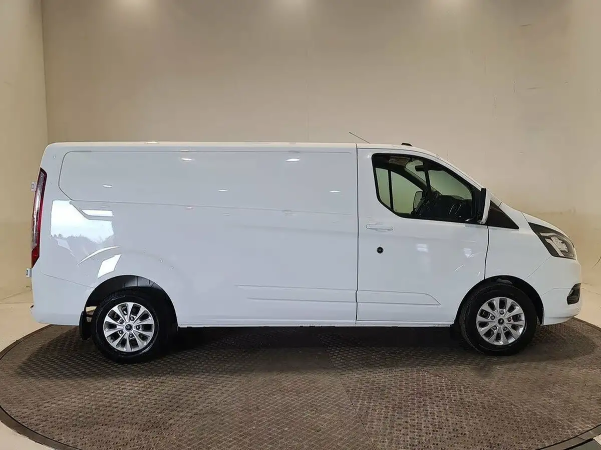 2023-ford-transit-custom-big-24