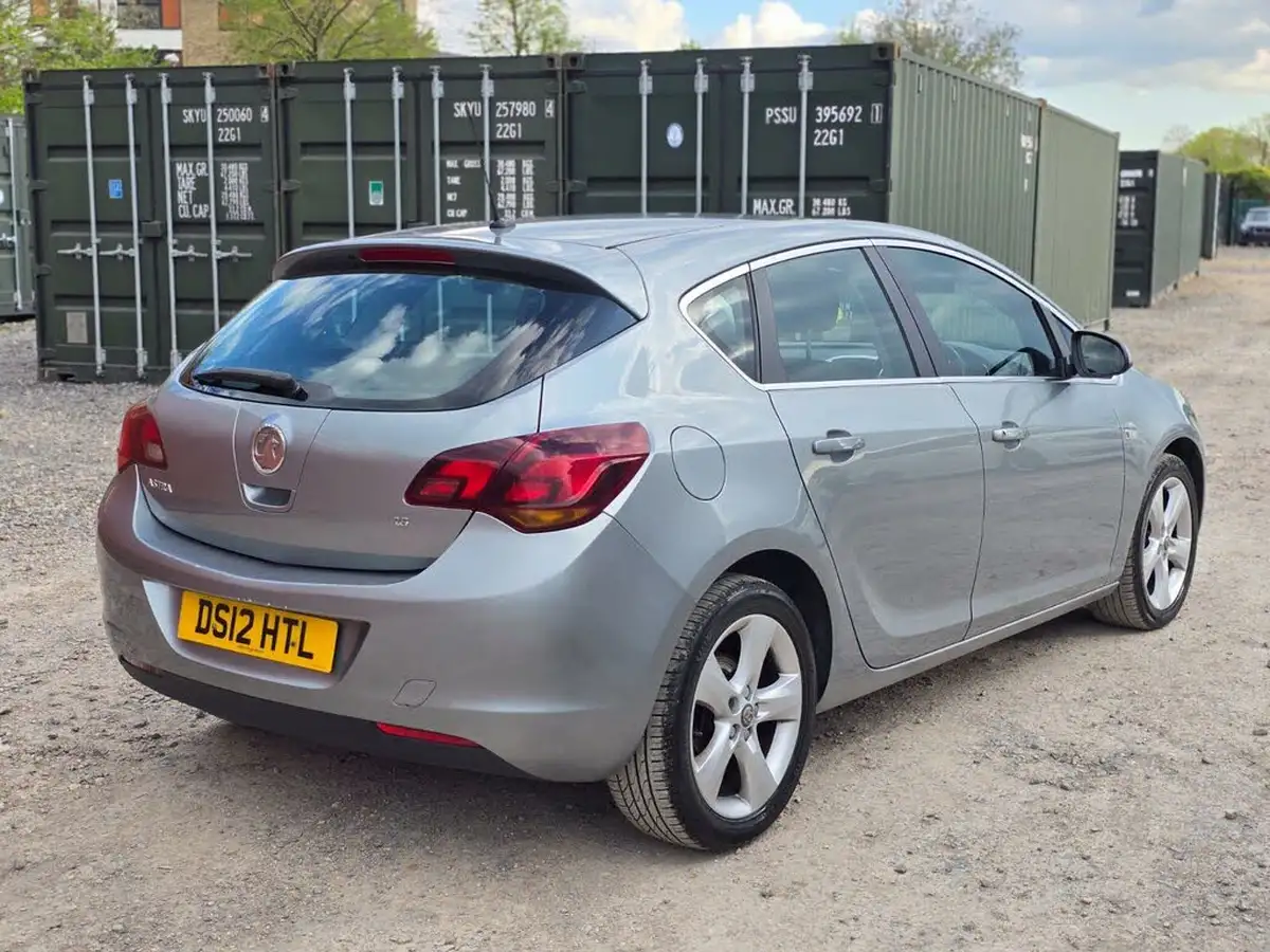 2012-vauxhall-astra-16-sri-vvt-16v-115ps-hatchback-5d-big-17