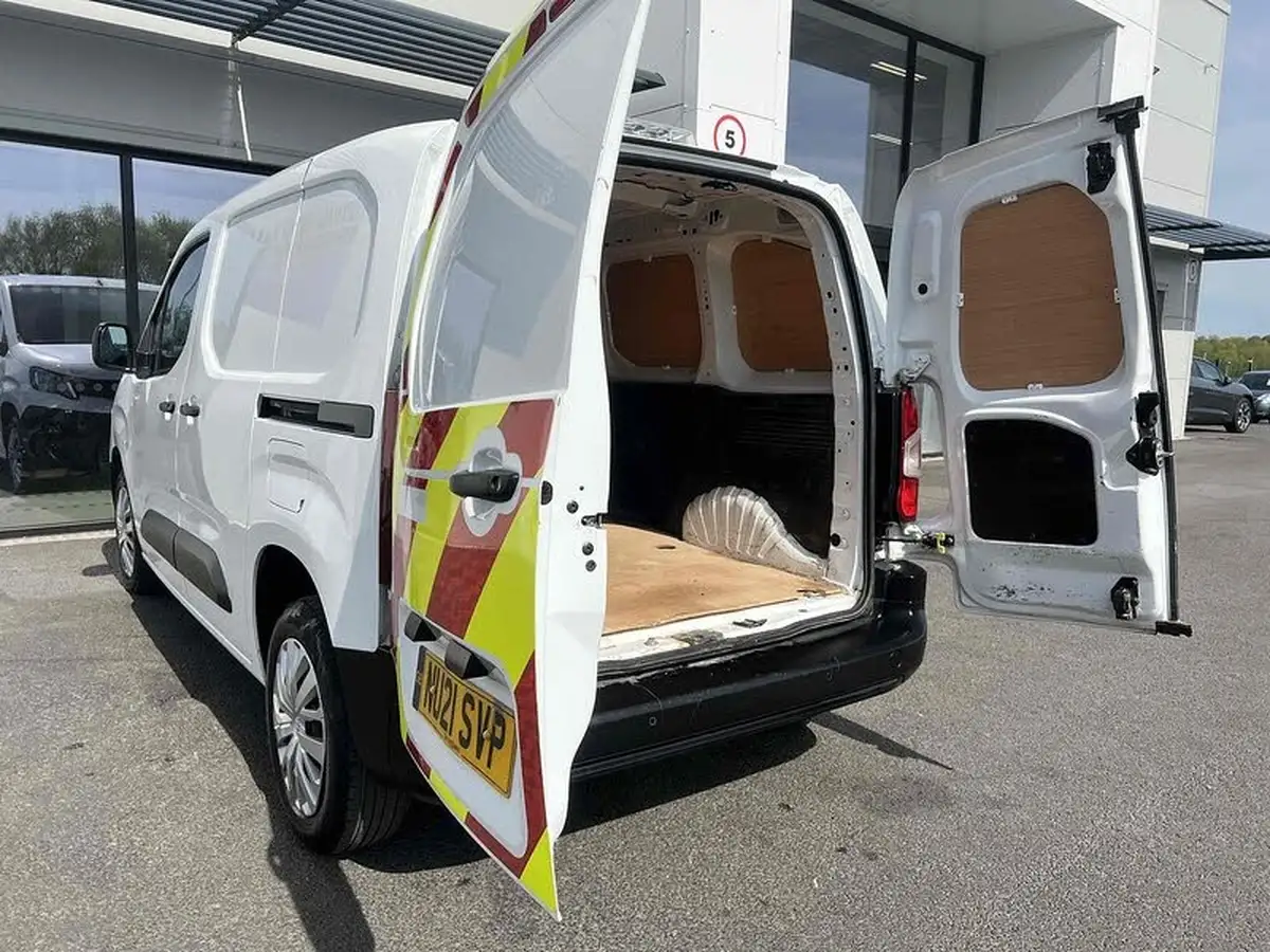 2021-peugeot-partner-15-bluehdi-1000-professional-100ps-eu6dt-panel-big-8