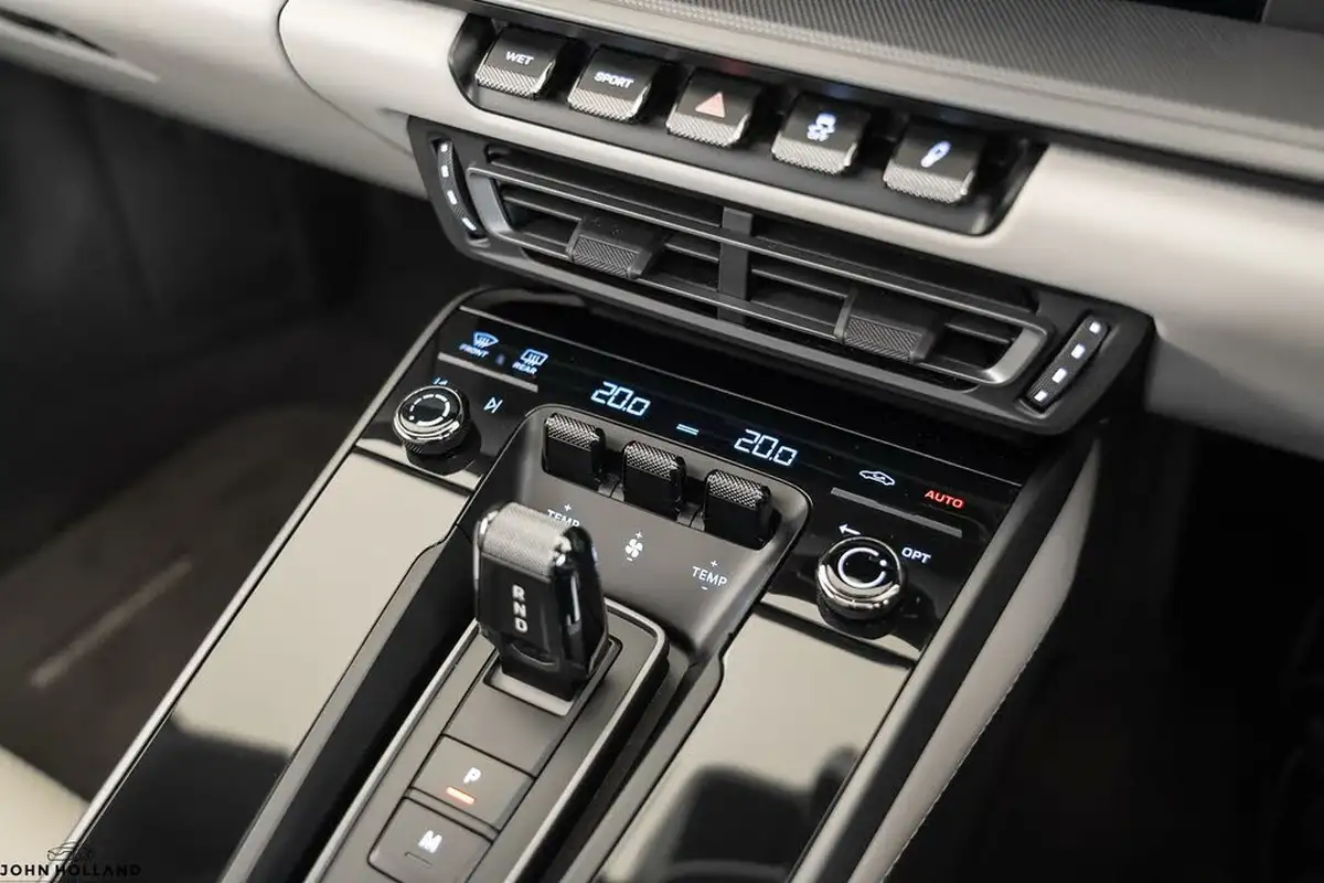2022-porsche-911-30-carrera-coupe-big-32