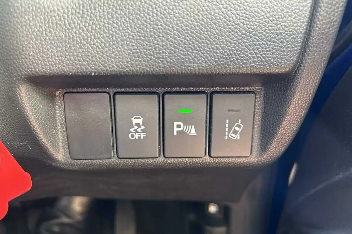 2019-honda-jazz-15-i-vtec-sport-navi-cvt-big-11