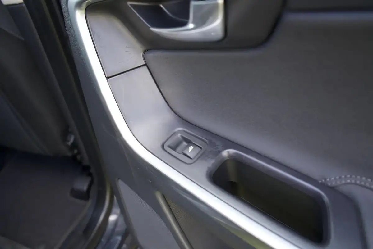 2014-volvo-xc60-24td-d4-se-181bhp-nav-geartronic-big-46