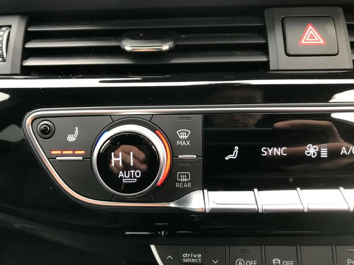 2021-audi-a4-avant-20-35-tfsi-black-edition-s-tronic-big-18