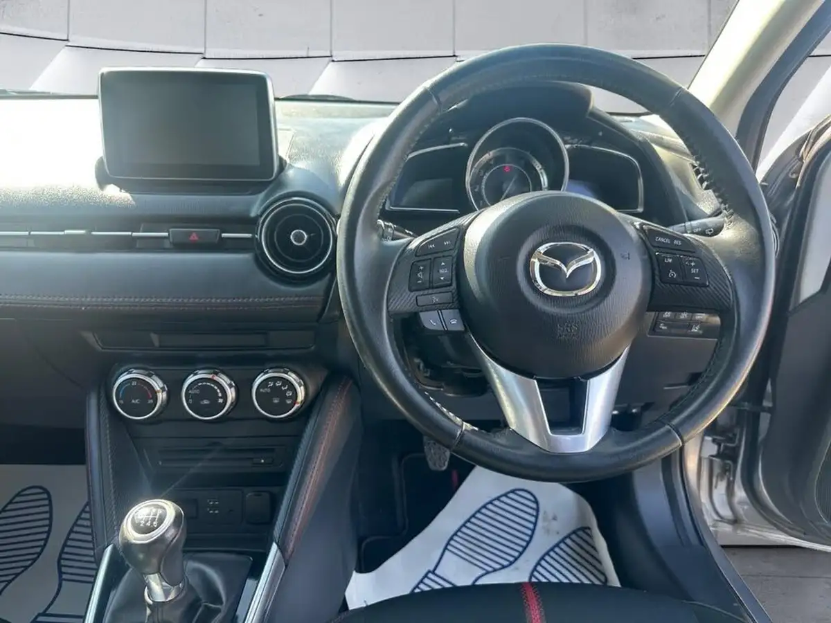 2015-mazda-mazda2-15-sport-nav-115ps-big-11